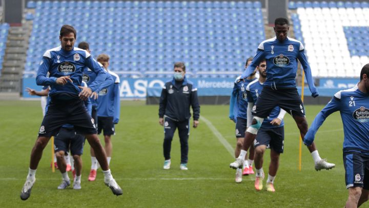 El Deportivo pretende la salida de Celso Borges y Uche Agbo, pero no será fácil