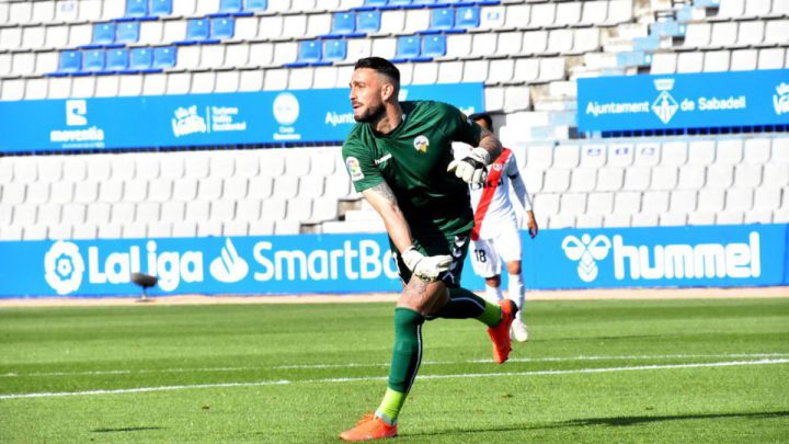 Ian Mackay en un partido con el Sabadell, nuevo meta del Deportivo
