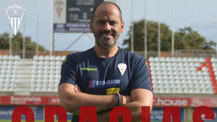 Salva Ballesta es despedido como entrenador del Algeciras CF.