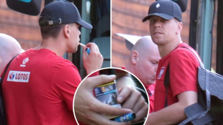 Cazan a Szczesny fumando, un hábito que marcó su carrera