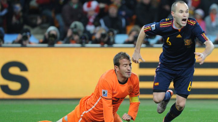 Van der Vaart e Iniesta.