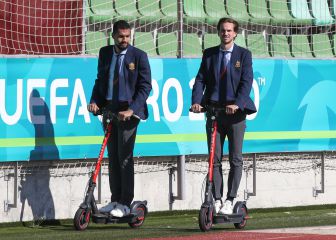 La selección española se desplaza en patinete eléctrico