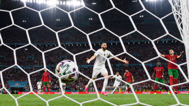 Benzema marcó su primer gol en el torneo al transformar este penalti ante Portugal.