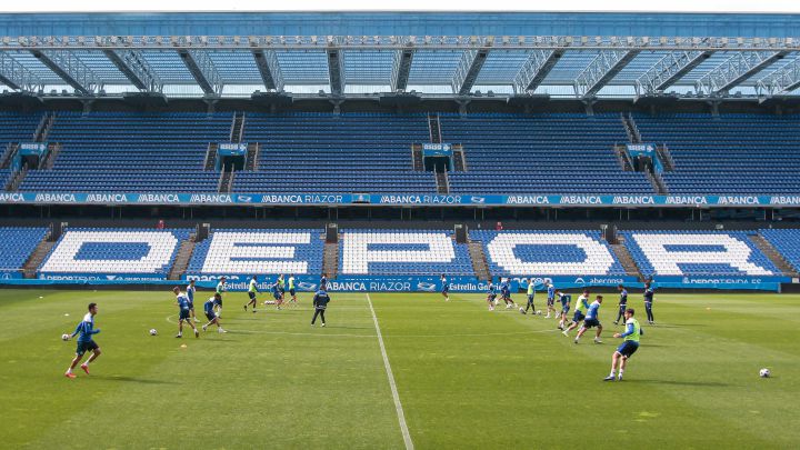 La plantilla del Deportivo durante un entrenamiento en Riazor