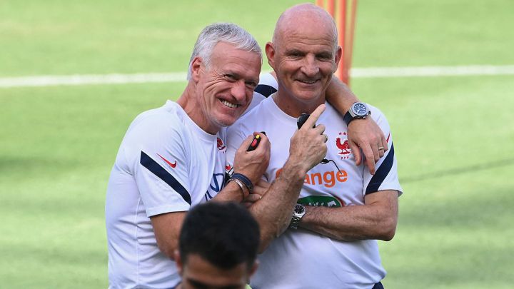 Deschamps se queda encerrado en su terraza y pide ayuda a los aficionados