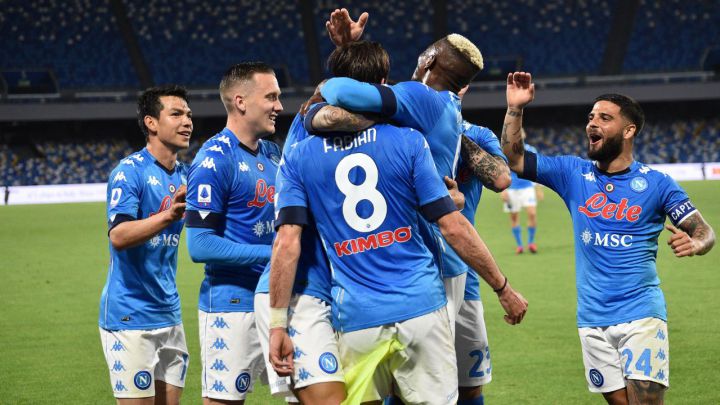 Adiós a las marcas: el Nápoles producirá sus camisetas
