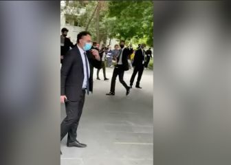 Fans greet Ramos in Paris ahead of move to PSG