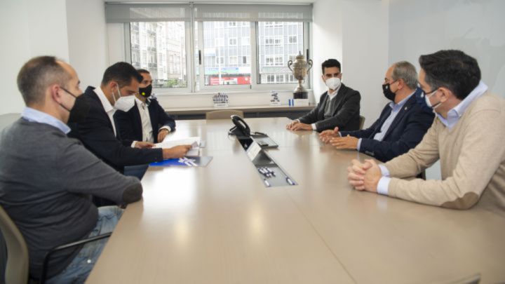Reunión en la sede de la Plaza de Pontevedra con Antonio Couceiro, Borja Jiménez y Carlos Rosende.