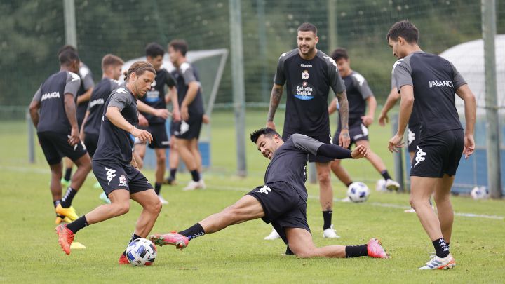 Keko Gontán y Miku, en el primer entrenamiento del Deportivo.