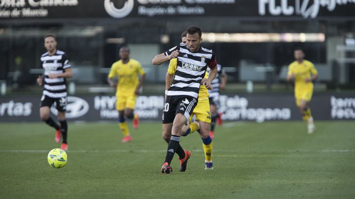 Carmelo suma experiencia al eje de la zaga con Carlos David