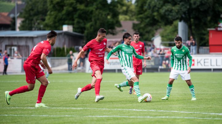 El Betis se gusta y golea en su estreno de pretemporada