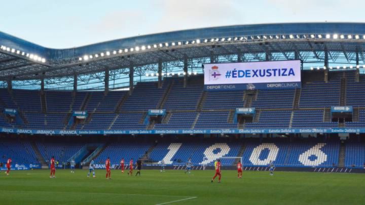 El estadio de Riazor en el partido aplazado entre Deportivo y Fuenlabrada.