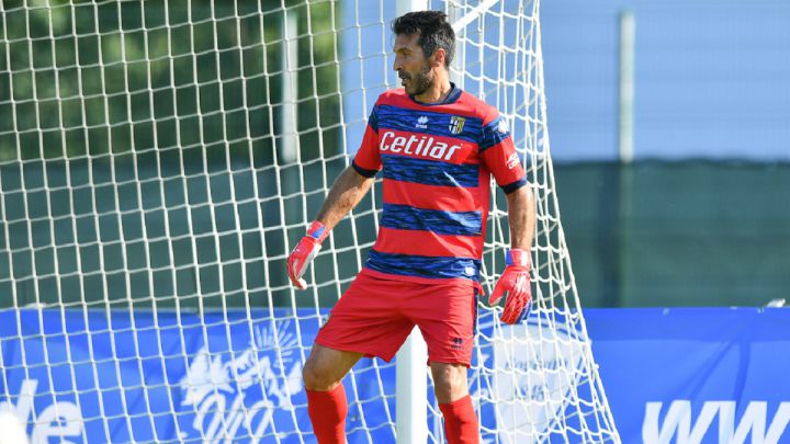 Buffon vuelve a jugar con el Parma… ¡7339 días después!