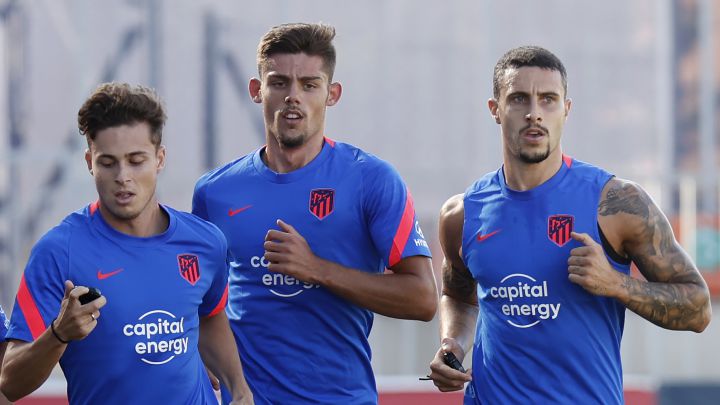 El Atlético de Madrid, con Medrano, Camello, Riquelme, Montero y Hermoso.
