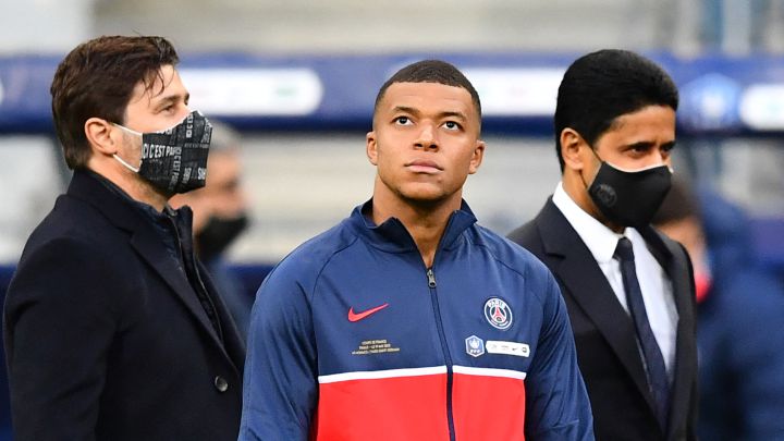 Mbappé vuelve a París con su futuro en el aire