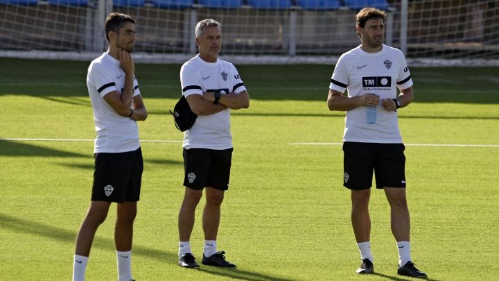 "La afición está inquieta, pero haremos un equipo bonito"