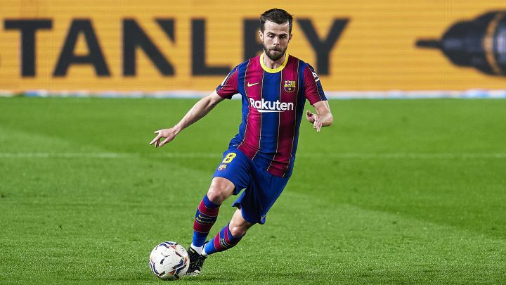 Pjanic escribe entre los rumores: "Calma".