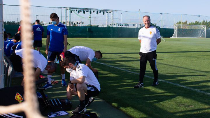 JIM, en un campo del Pinatar Arena antes de comenzar la sesión de entrenamiento del Real Zaragoza de esta tarde.
