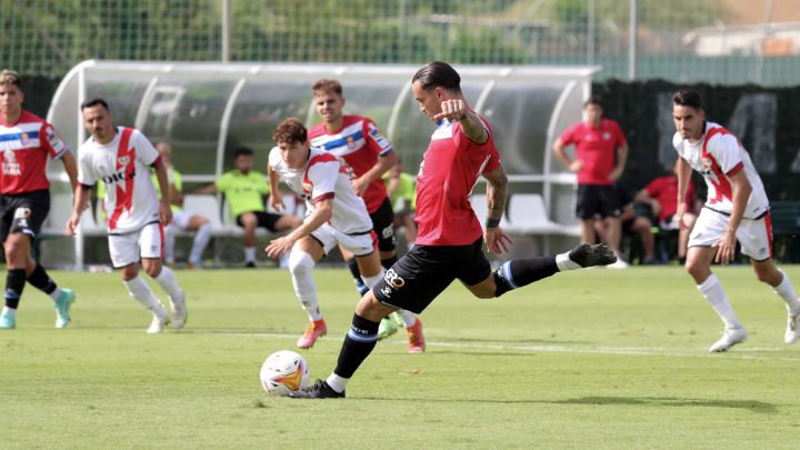 Raúl de Tomás falla un penalti en el Rayo Vallecano-Espanyol.
