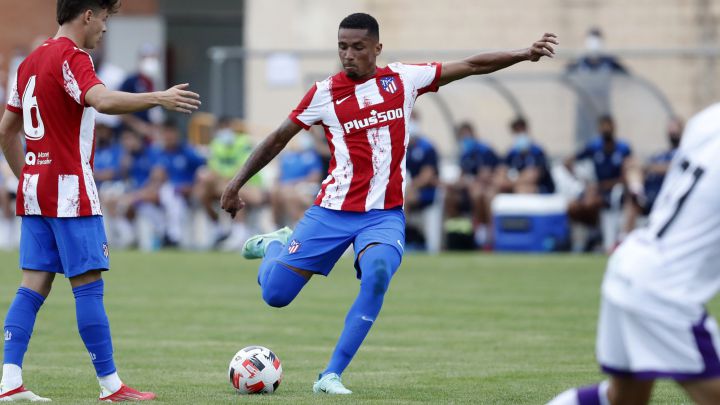 Marcos Paulo dispara a puerta en el Numancia-Atlético de Madrid.