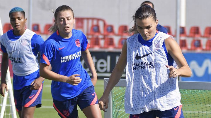 Alia Guagni con Carmen Menayo en el primer entrenamiento de la temporada.