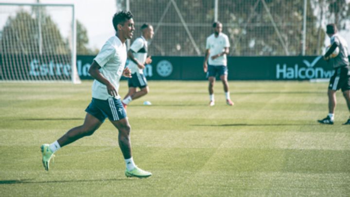 Renato Tapia durante un entrenamiento con el Celta