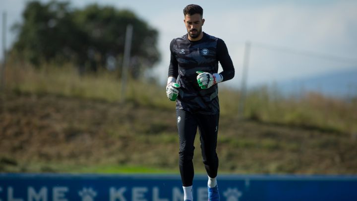 El Alavés cambia los planes en la portería para la próxima temporada