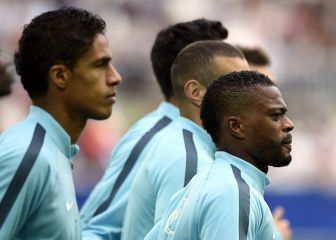 Varane cae de pie en Manchester