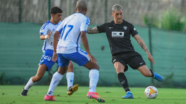 El Tenerife pone contra las cuerdas al Elche