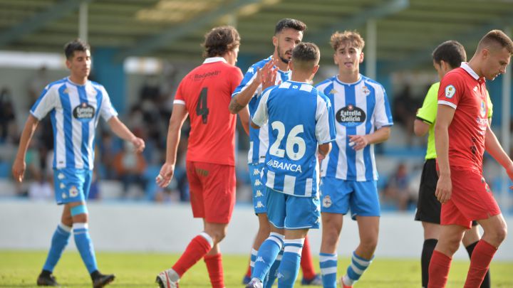Alberto Quiles celebra uno de sus goles con el Deportivo.