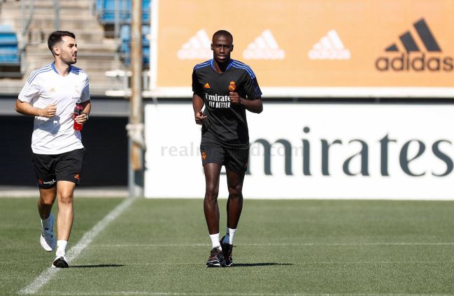Mendy lleva lesionado desde el final de la pasada campaña y se nota en la pérdida de masa muscular.