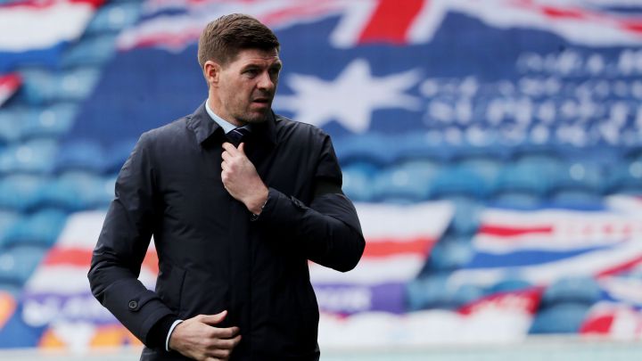 Steven Gerrard antes de un partido Glasgow Rangers Champions