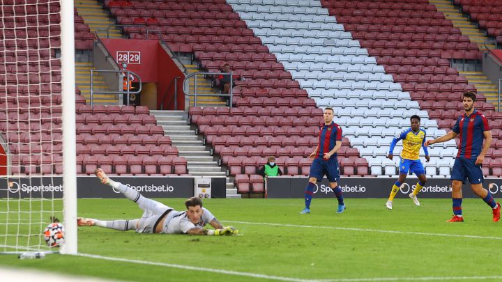 Walker-Peters acaba con el Levante