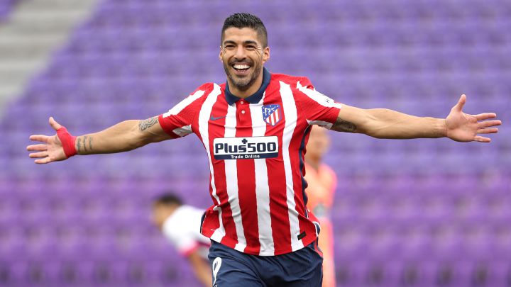 Luis Suárez celebra su gol al Valladolid para ganar LaLiga.