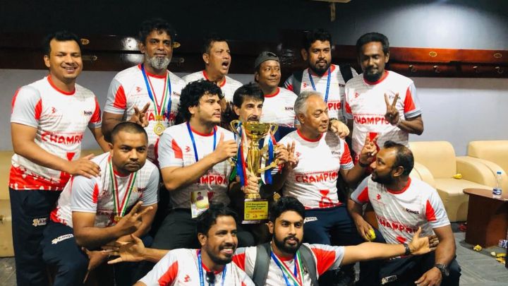 Óscar Bruzón, el entrenador que triunfa en Bangladesh