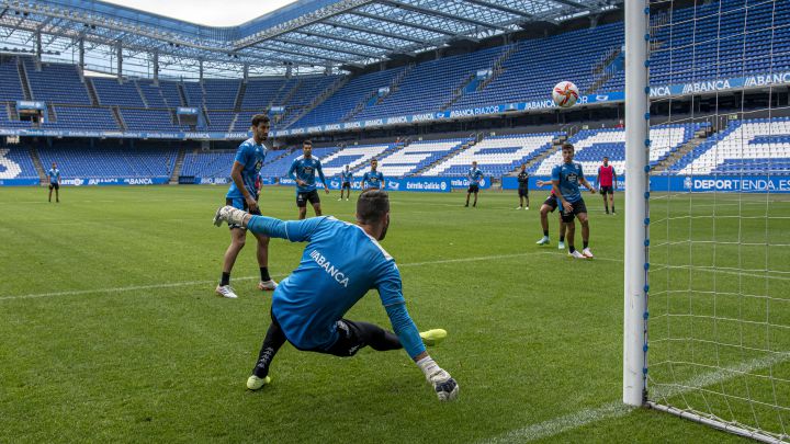 Entrenamiento del Deportivo en Riazor para preparar el partido ante el Castilla.