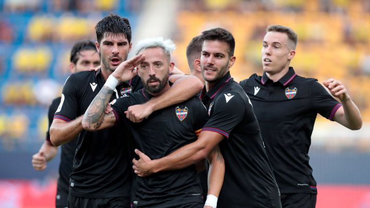 Aprobados y suspensos del Levante: Morales y Soldado, cara y cruz en Cádiz