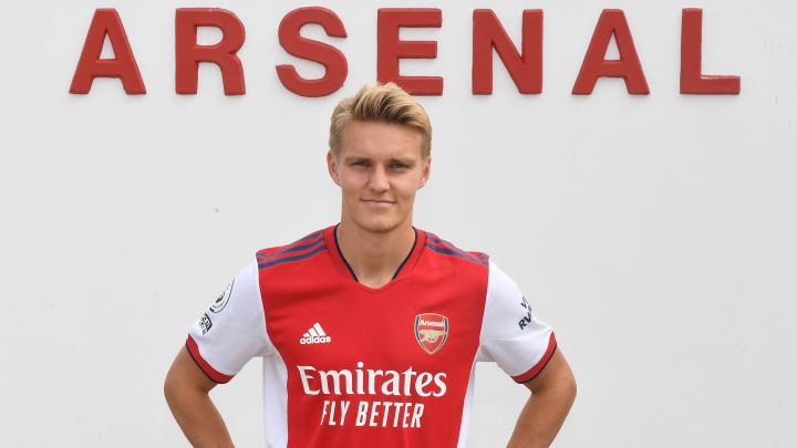 Odegaard: Arsenal confirm signing of Real Madrid midfielder