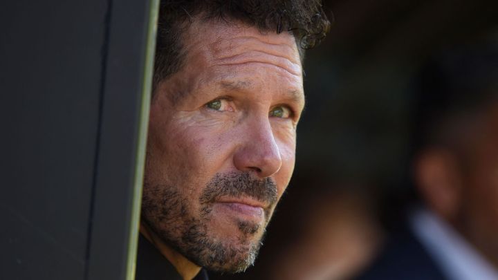 Simeone, en el banquillo de Balaídos. Repasa en ESPN y habla de que los buenos ahora eligen ir al Atlético.