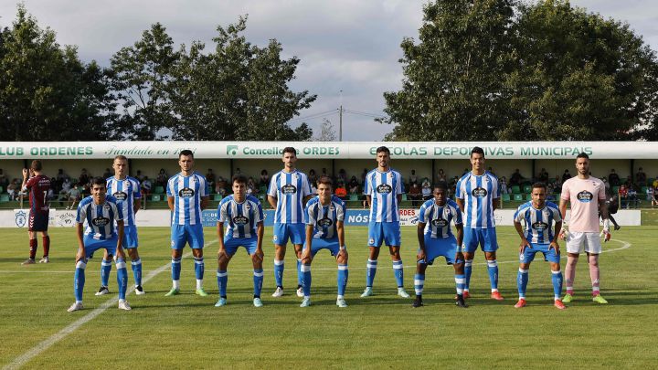 El once del Deportivo ante el Pontevedra en un amistoso.