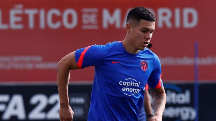 Nehuén Pérez, en un entrenamiento del Atlético. Se va a Udinese.