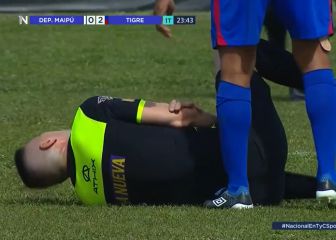 La escena inverosimil que se vivió en Argentina: el árbitro se lesiona y un entrenador pide su cambio