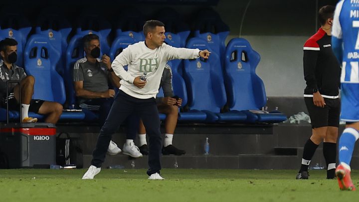 Borja Jiménez, dando instrucciones en su debut ante el Celta B.