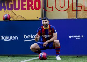 El club inscribe al Kun tras la confirmación de las rebajas de Alba y Busquets