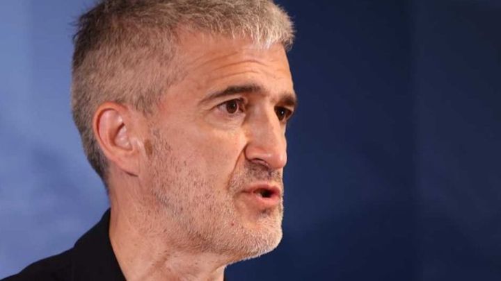 Roberto Olabe, Director de Fútbol de la Real Sociedad, comparece en rueda de prensa.