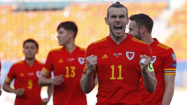 Tres veces Bale para evitar un desastre para Gales