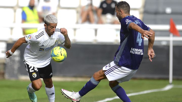 Ernesto ante Kiko Olivas. Burgos CF - Real Valladolid CF.