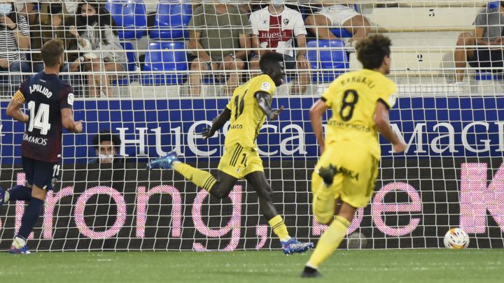 El Oviedo se agarra a sus delanteros para el primer triunfo