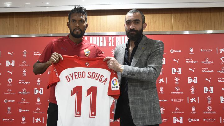 Presentación de Dyego Souza como nuevo jugador de la UD Almería.