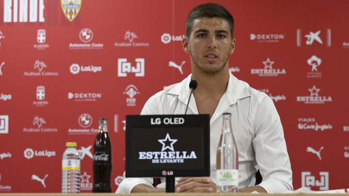 Babic fue presentado con el Almería.
